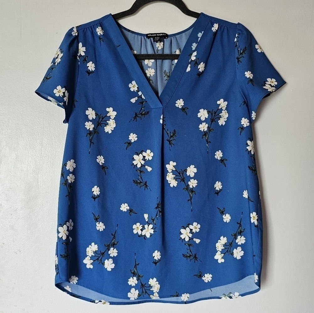Hilary Radley blue short-sleeve v-neck floral blouse Size S